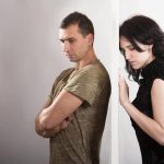 Jak poznat, že je váš partner ve vztahu nešťastný: čtyři