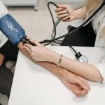 Jak správně měřit krevní tlak: odborníci vyprávějí o běžných chybách