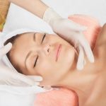 Mezoterapie nebo biorevitalizace: kosmetolog vysvětluje, co je lepší